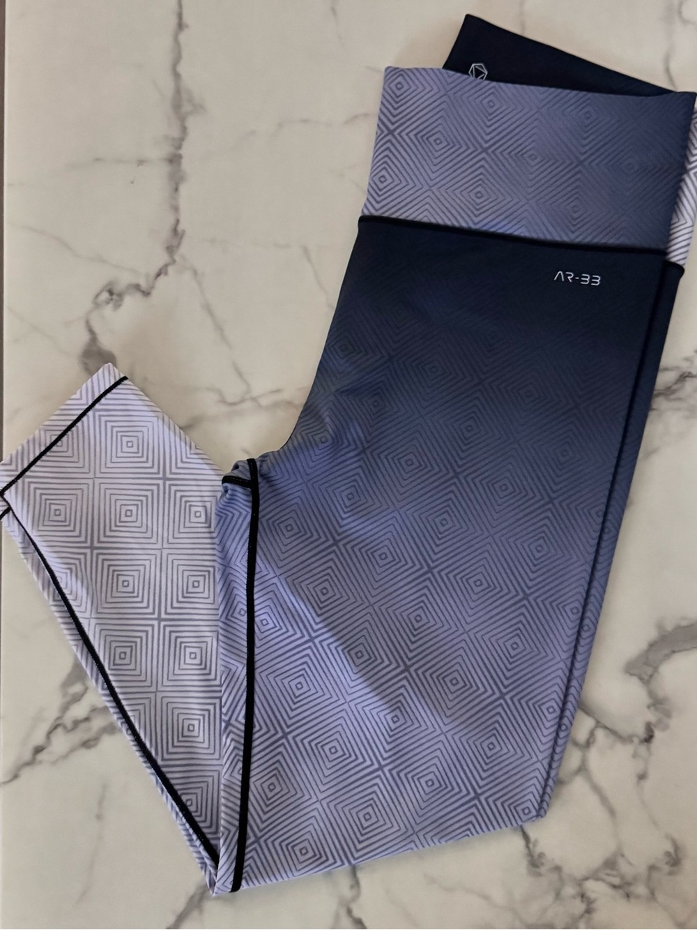 AR-33 Ombré Graphite Diamond Geometric 7/8 Length Leggings Size 1X Like New